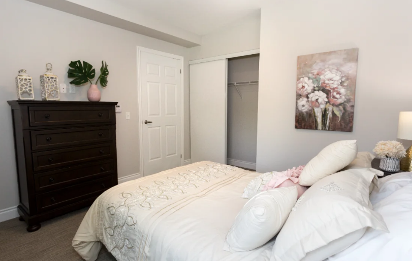 Kingsway Place Aurora